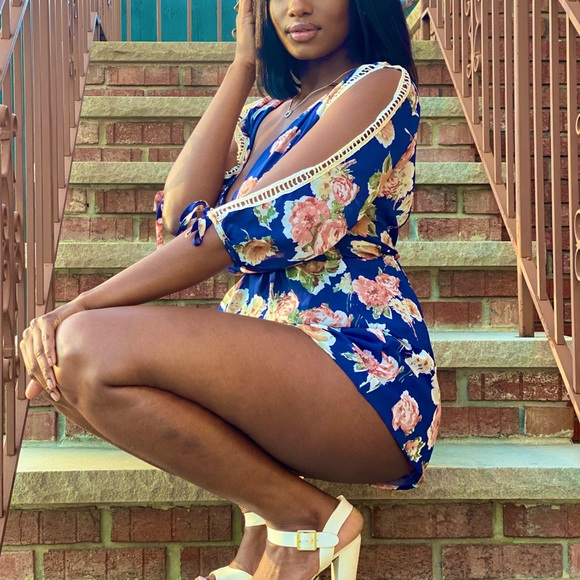 HELLO SPRING BLUE ROMPER ✨ - Picture 4 of 8